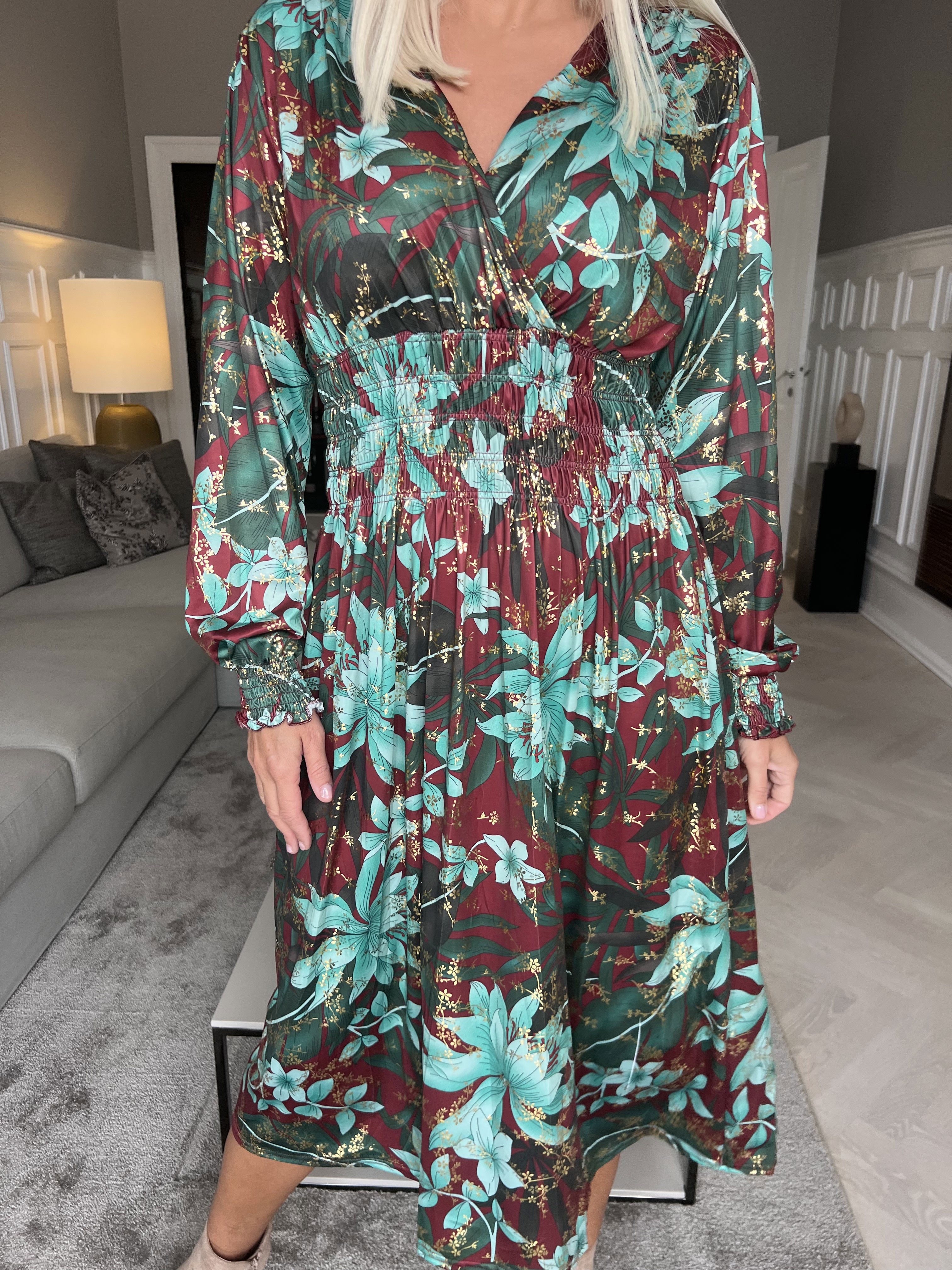 Pams Midi L/S - Elastisk kjole i krølfrit stof med lange ærmer